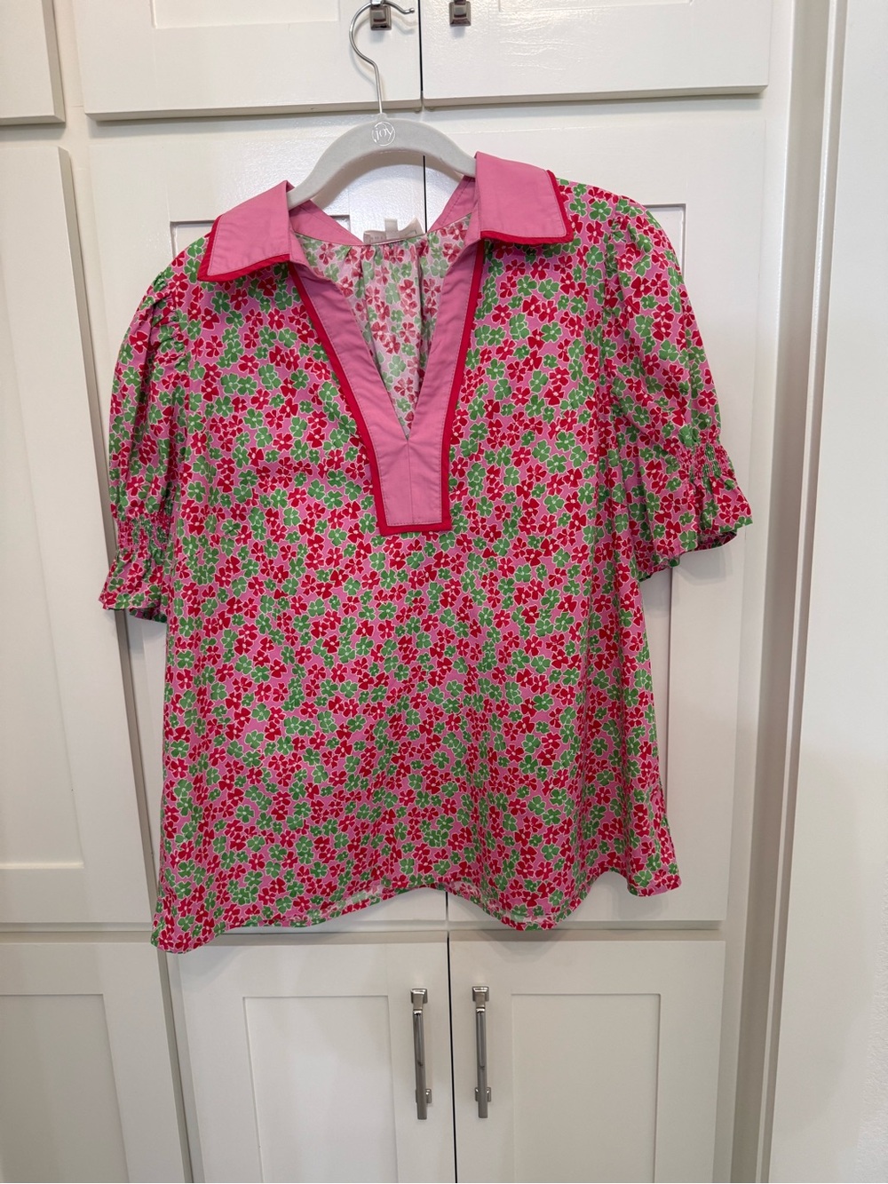 entro Pink and Green Floral Split V-Neck Blouse